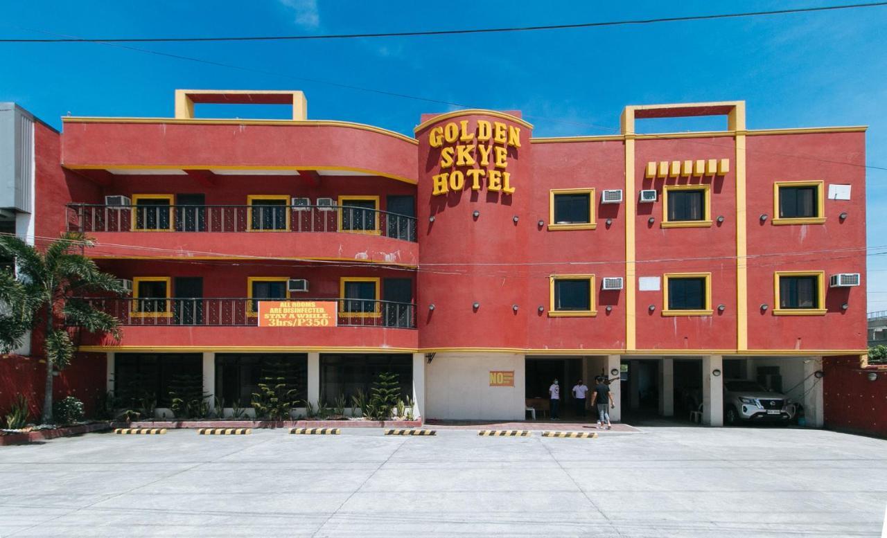 Reddoorz @ Golden Skye Hotel Guagua Екстериор снимка