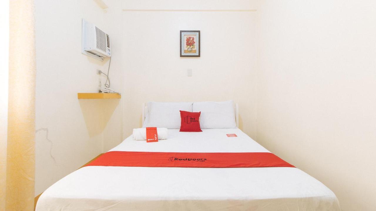 Reddoorz @ Golden Skye Hotel Guagua Екстериор снимка