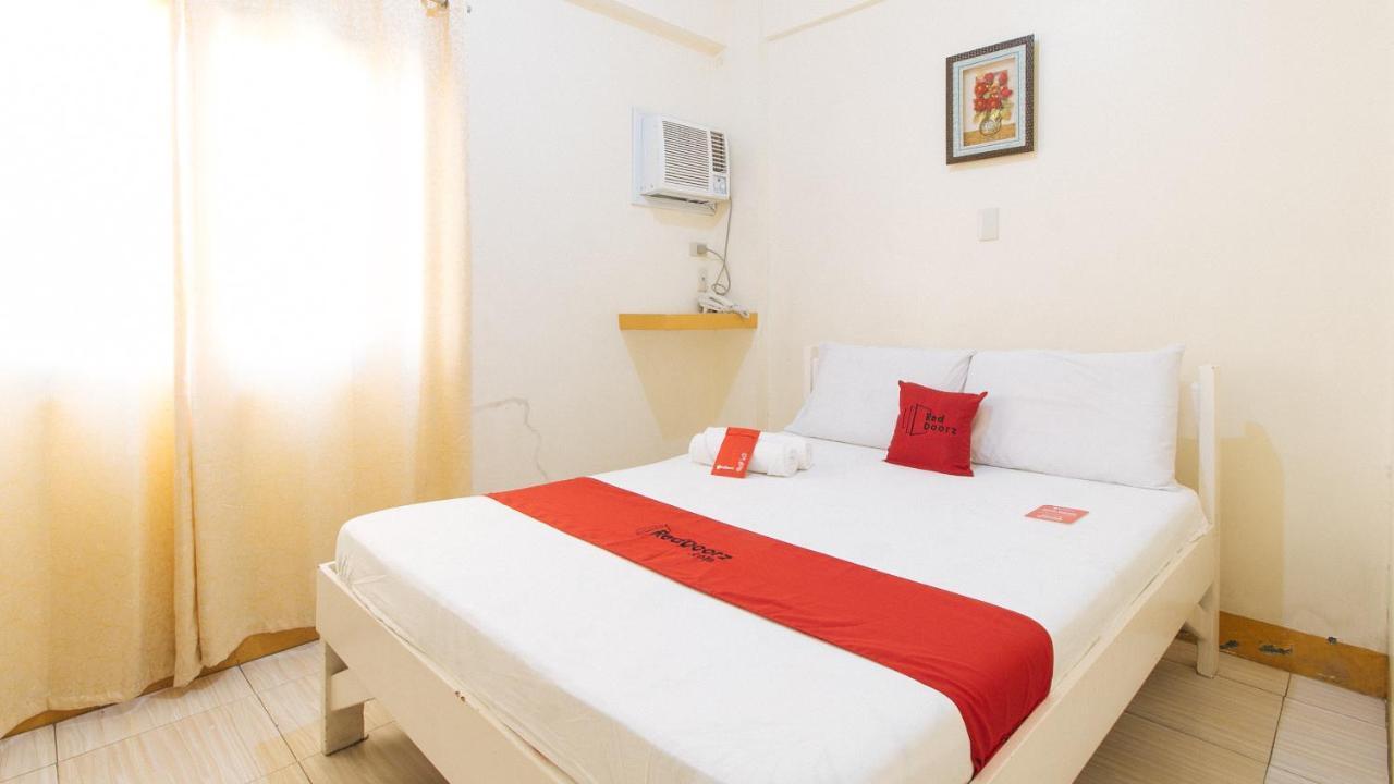 Reddoorz @ Golden Skye Hotel Guagua Екстериор снимка