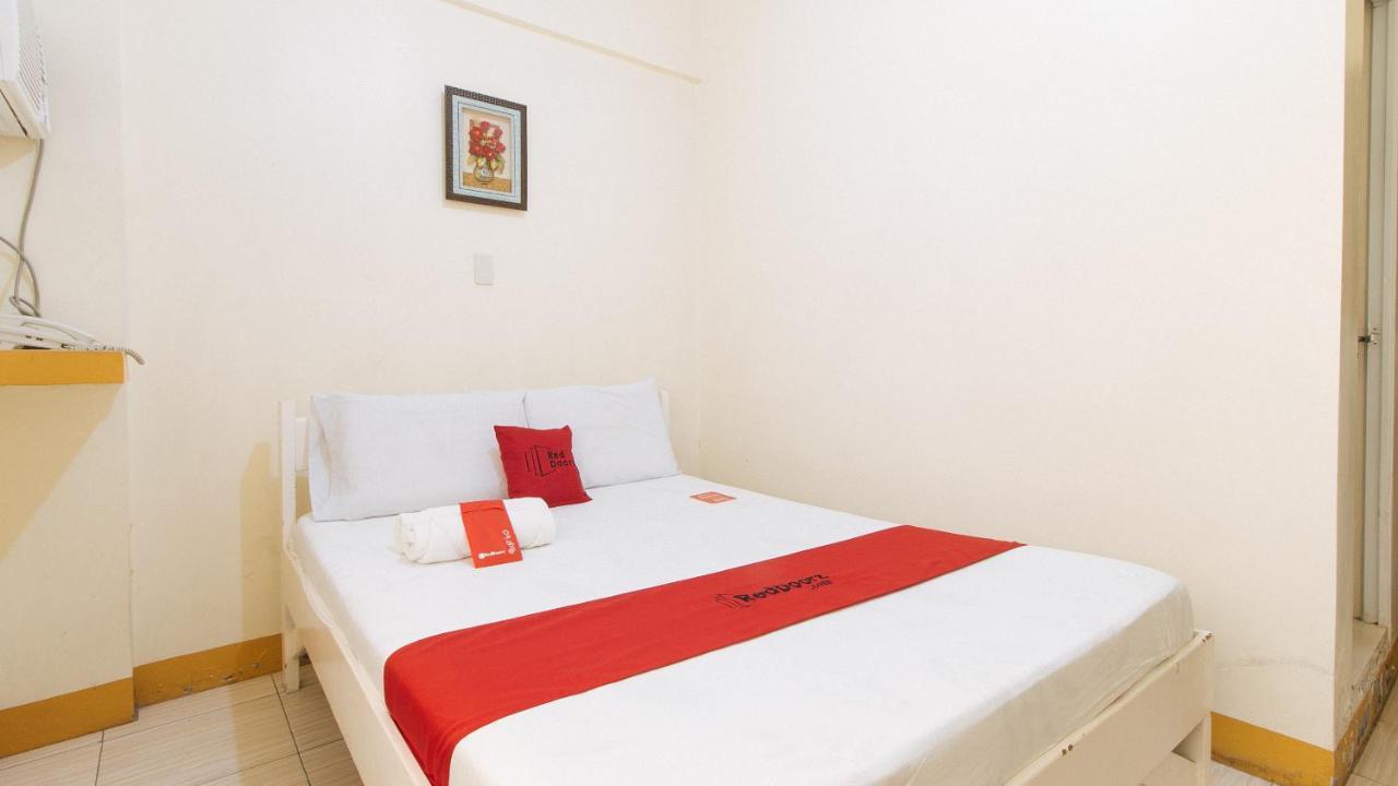 Reddoorz @ Golden Skye Hotel Guagua Екстериор снимка