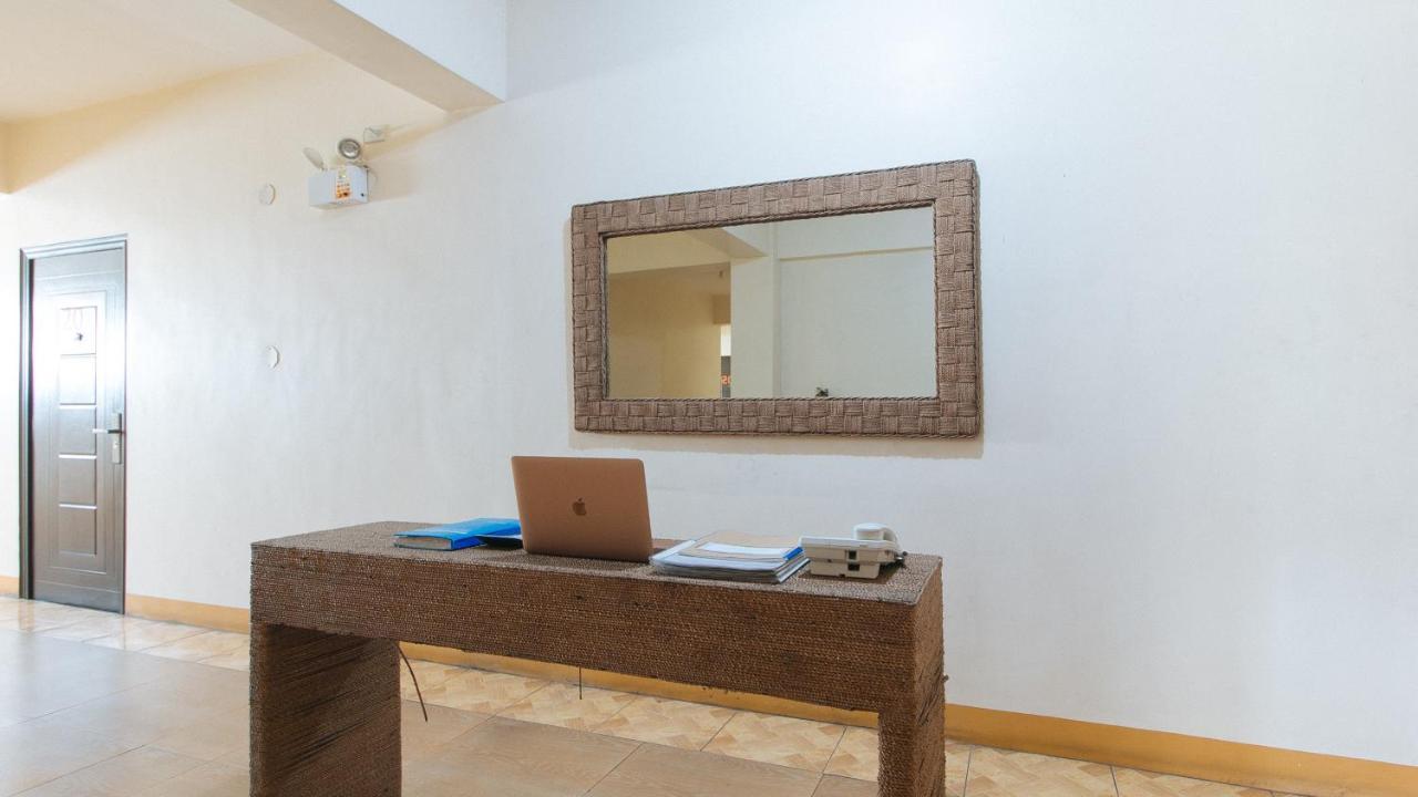 Reddoorz @ Golden Skye Hotel Guagua Екстериор снимка