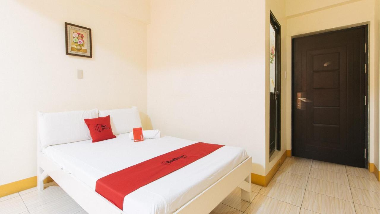 Reddoorz @ Golden Skye Hotel Guagua Екстериор снимка