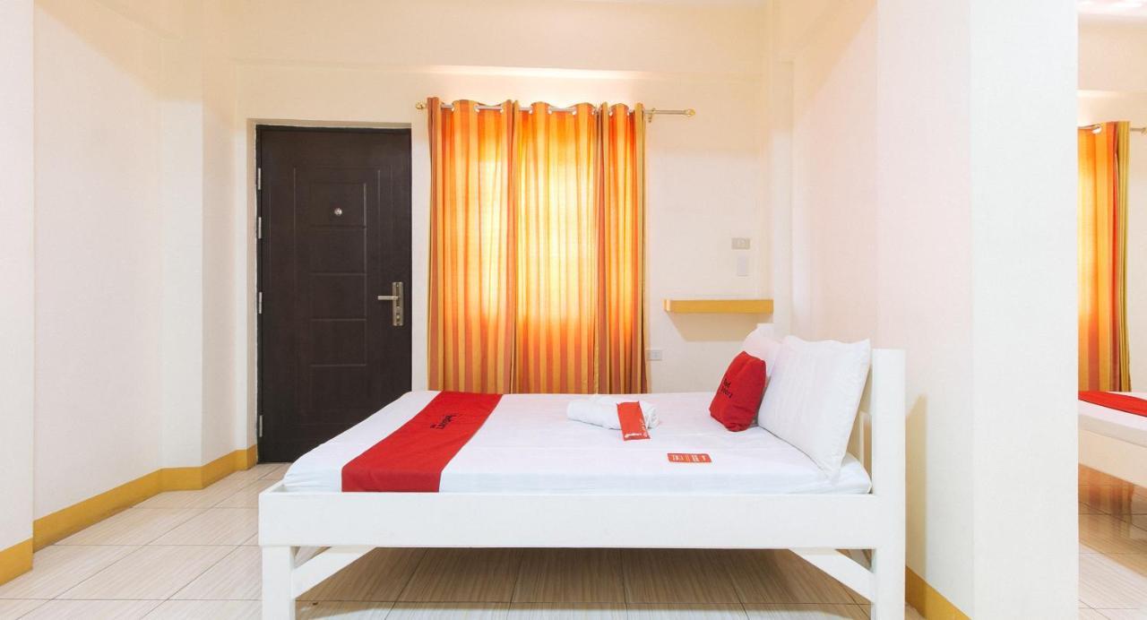 Reddoorz @ Golden Skye Hotel Guagua Екстериор снимка