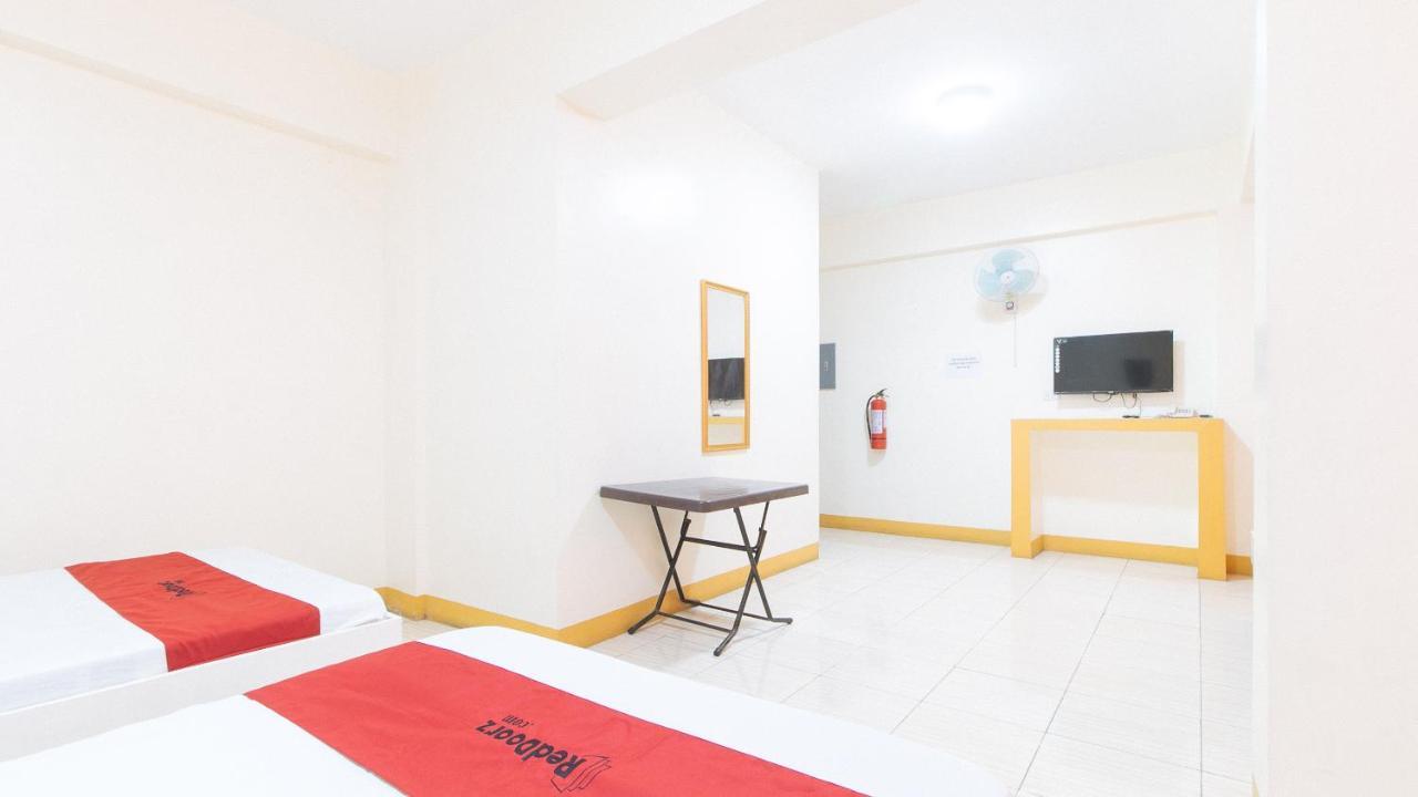 Reddoorz @ Golden Skye Hotel Guagua Екстериор снимка