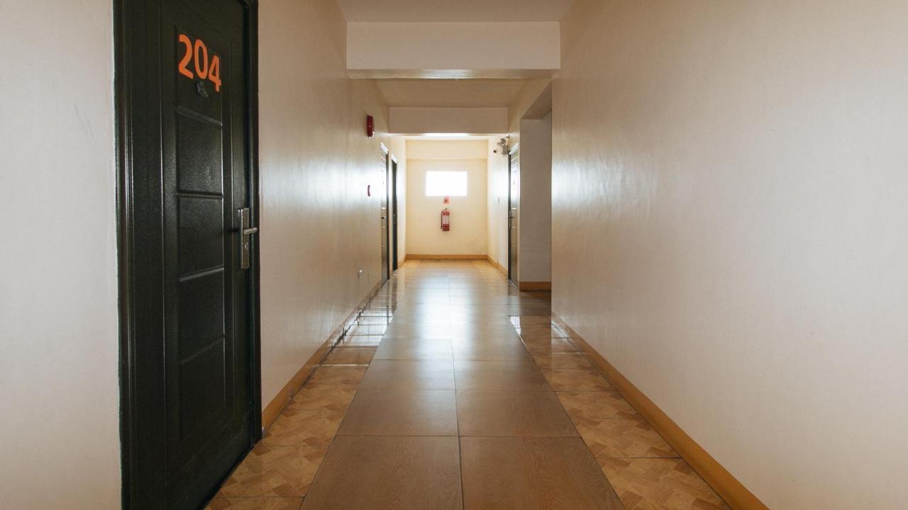Reddoorz @ Golden Skye Hotel Guagua Екстериор снимка