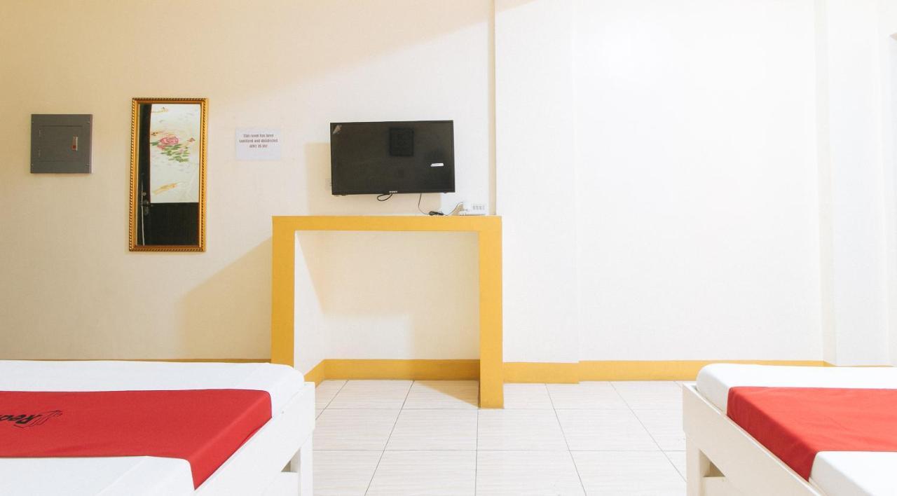 Reddoorz @ Golden Skye Hotel Guagua Екстериор снимка