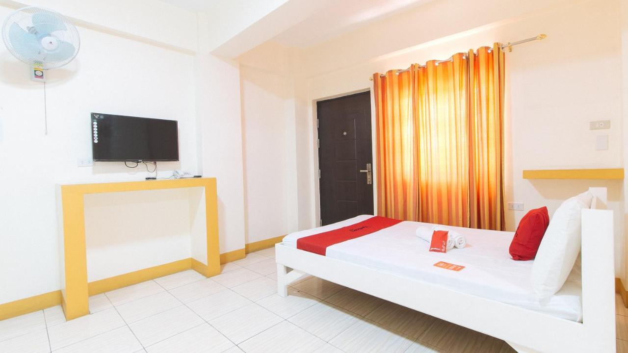 Reddoorz @ Golden Skye Hotel Guagua Екстериор снимка